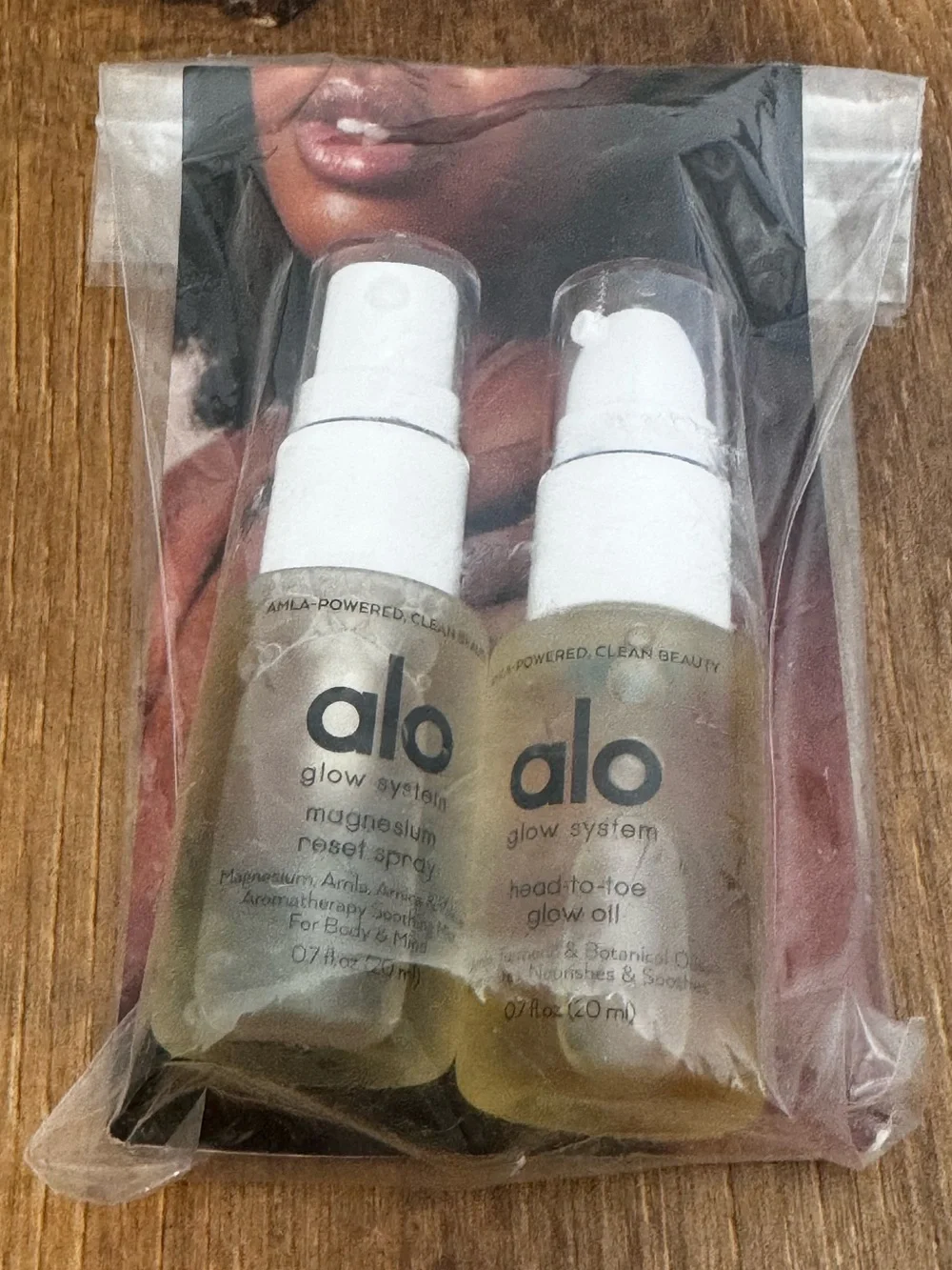 Alo Yoga beauty mini glow spray duo glow & chill system